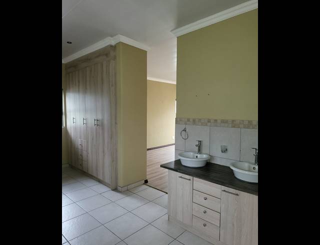 4 BEDROOM HOUSE FOR SALE IN ESTATE D' AFRIQUE